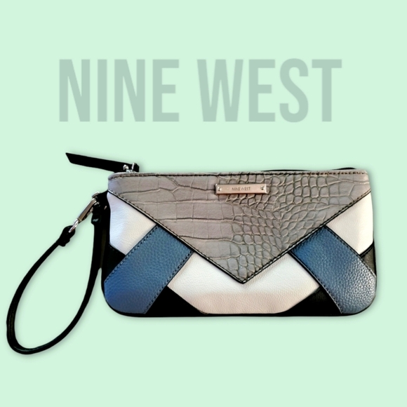 Nine West Wristlet - Picture 1 of 8